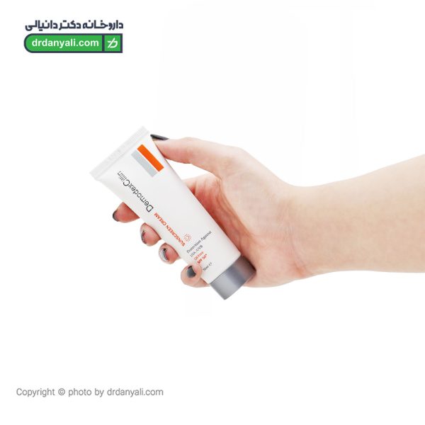 کرم ضد آفتاب فاقد چربی بی رنگ SPF50 دمودکسیلین